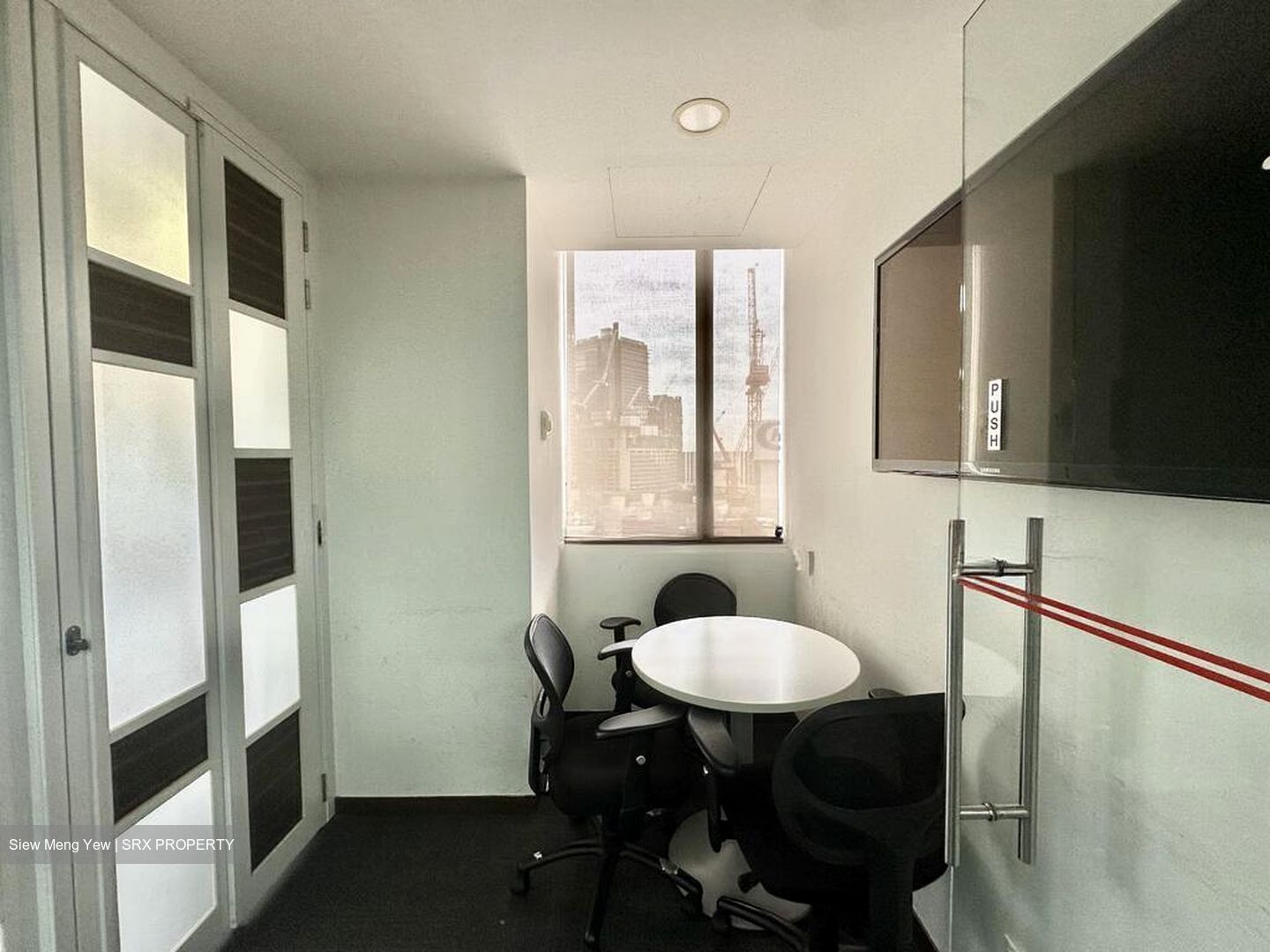 International Plaza (D2), Office #521653991